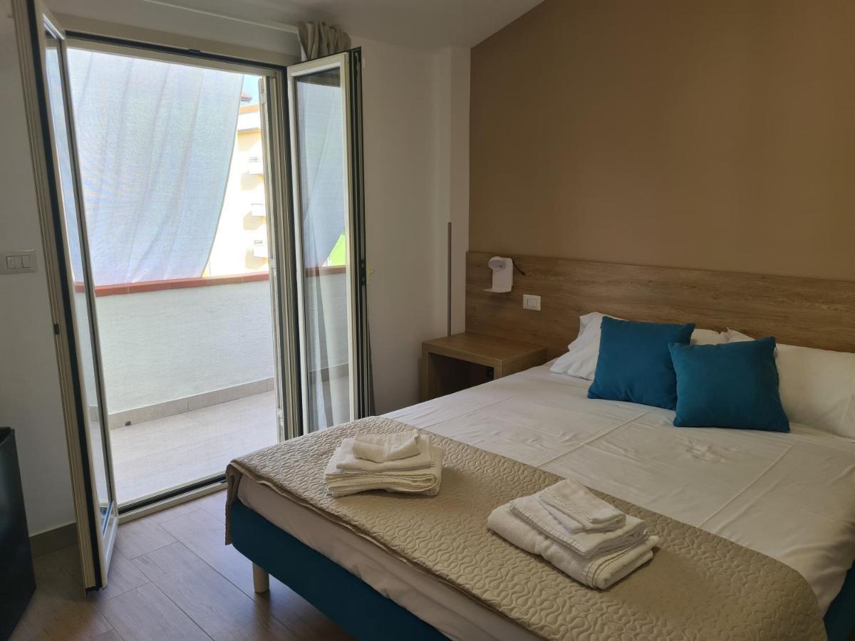 B&B Al Quadrato 斯卡莱阿 外观 照片