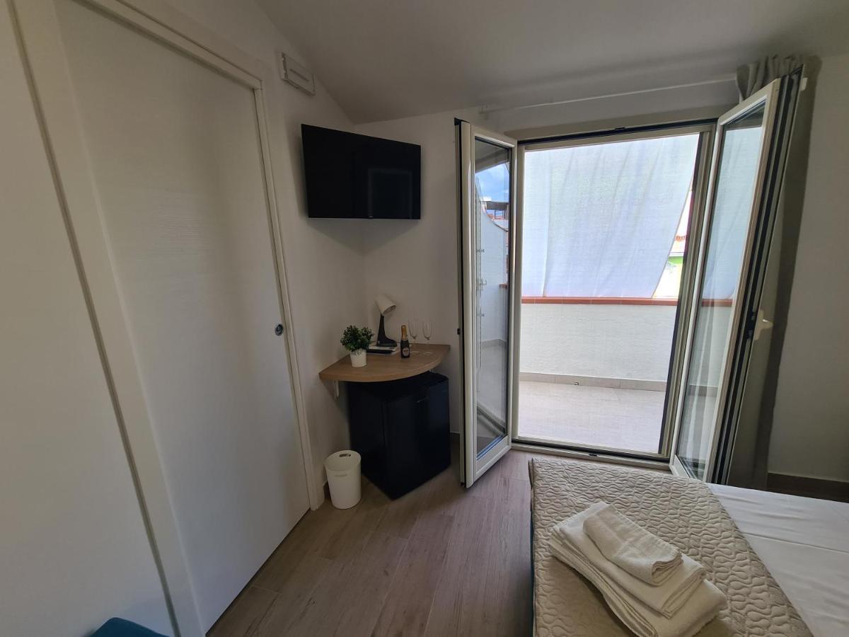 B&B Al Quadrato 斯卡莱阿 外观 照片